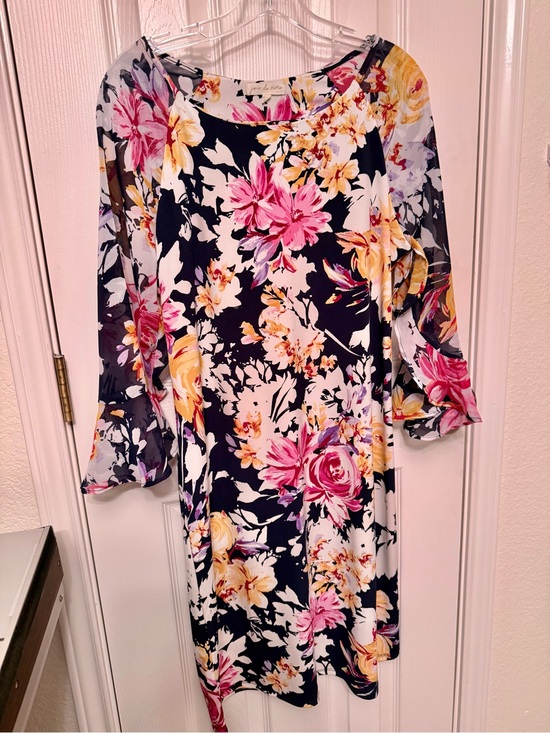 Dresses & Skirts - Floral Scoop Neck Shift Dress - Navy & Pink